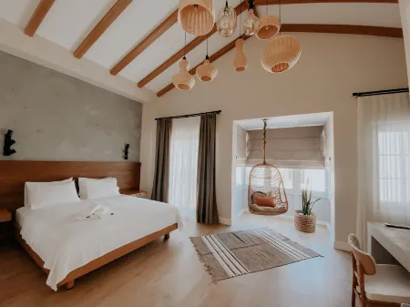 Paye alacati Butik Hotel Отели рядом с достопримечательностью «Alacati Surf Paradise Club»