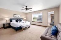 Spectacular Townhome Near Breweries and River District! - 4 stjerner