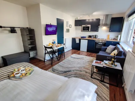 Lunar Stays Отели рядом с достопримечательностью «Solaris Centre»