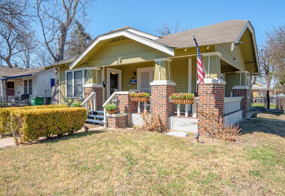 Stunning 3 BR Home Near DT Alamodome - Riverwalk - Housity