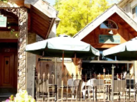 Breadalbane Inn Hotels in Wellington County
