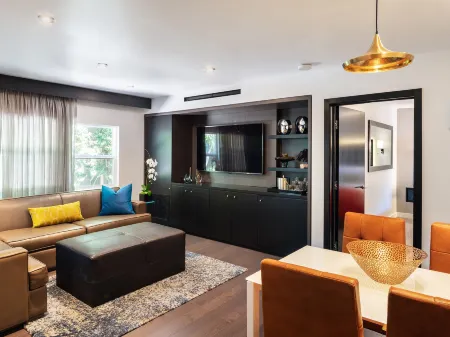 Sunset Marquis Hotel Отели рядом с достопримечательностью «West Hollywood Chamber of Commerce»