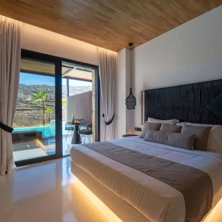 Ftelia Black Villas