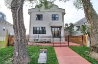 New Dt Apartment Walk To All