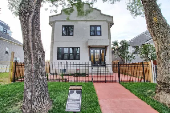 New Dt Apartment Walk To All