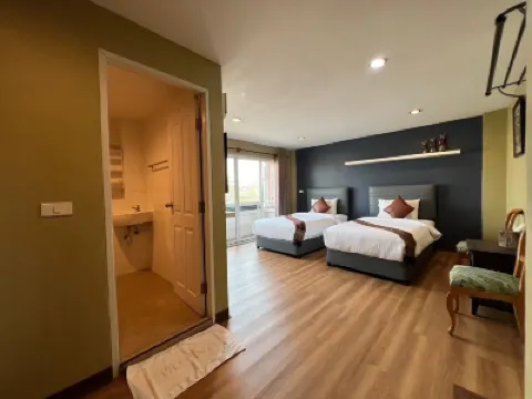 Phaphoom Boutique Hotels near Wat King Kaeo