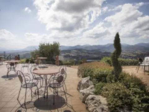 ลากาสเตลลายารีสอร์ท โรงแรมในFabriano