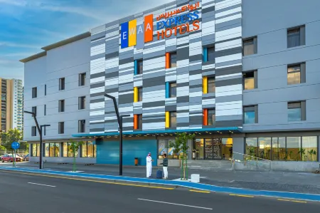 Ewaa Express Hotel - Al Shati Отели рядом с достопримечательностью «Al Rahmah Mosque»