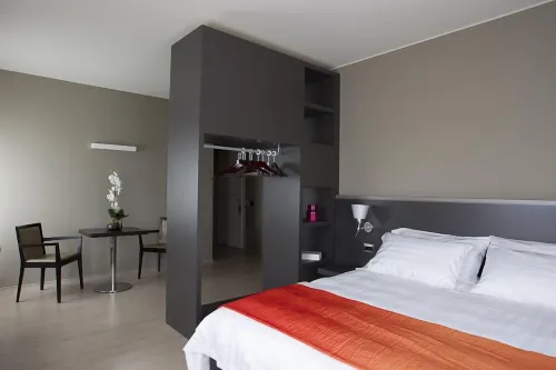 Zara Rooms & Suites