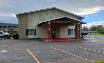 Super 8 by Wyndham Iron Mountain