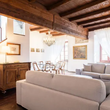 Palazzo Del Pero Luxury Attic - Bymyhomeincomo