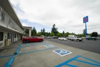 Motel 6 Seattle, WA - Airport - parking