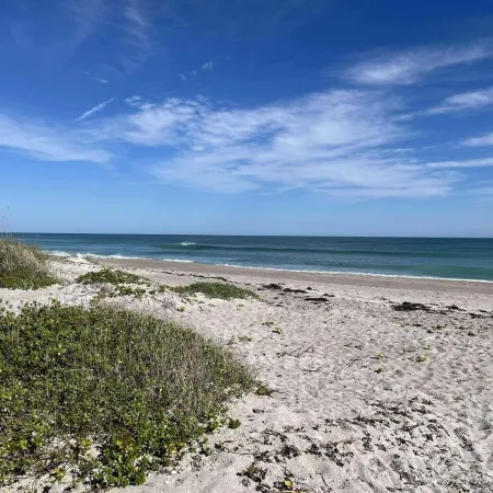 4/3 Home on A1A with private beach access WiFi, fitness room & heated pool