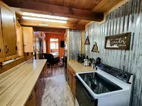 Creekside Peaceful Cabin