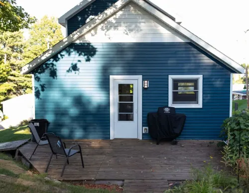Cozy house with lake view near Marquette