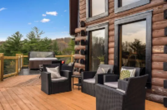 Red River Gorge Cabin with Hot Tub~AMAZING VIEW~Pool Table~Perfect for groups