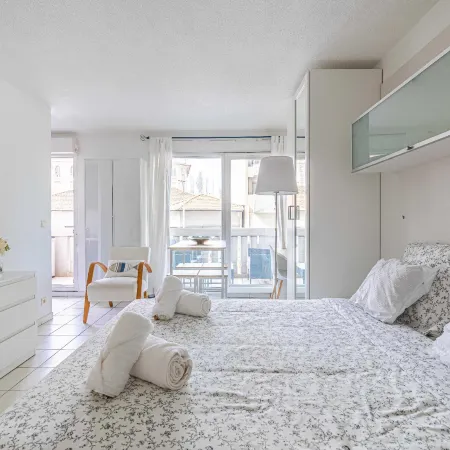 Charming Studio with Pool & Balcony -Heart of Nice