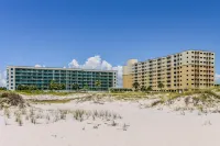 Spacious and inviting seaside condo with shared pools, hot tub, sauna Hotels in Baldwin County