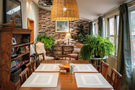 Bumble Bear Inn in Bolton Landing