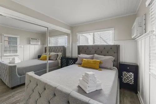 Charming Beach Cottage with Front Patio and BBQ - Quaint Family Retreat