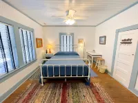 Charming Cottage with Screened Porch and Outdoor Shower - Unique Serenity