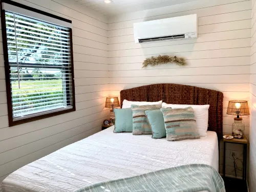 Rooftop Deck and Custom Tiled Shower - Charming Tiny Home Hotels in McLennan County
