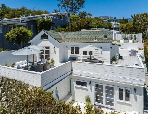 This house is a 4 bedroom, 4.5 bathrooms, located in Summerland, CA