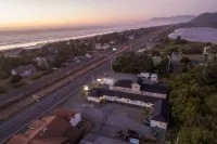 Budget Friendly with Fire-Pit and Seating - Charming Coastal Retreat Hôtels à : Manzanita