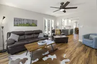 Charming Cabin with Forest Access - Cozy Tranquil Retreat