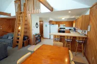 Close to Beach with Ample Amenities - Spacious Charming Cottage