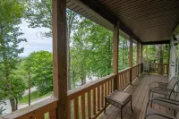 Mountain Lodge with Game Room and Scenic Views - Charming Retreat