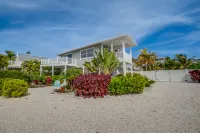 Spacious Layout and Shared Heated Pool - Gorgeous Beachside Haven Hotels in Anna Maria