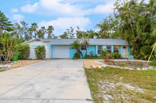 Heated Pool and Outdoor Bar - Charming Tropical Escape