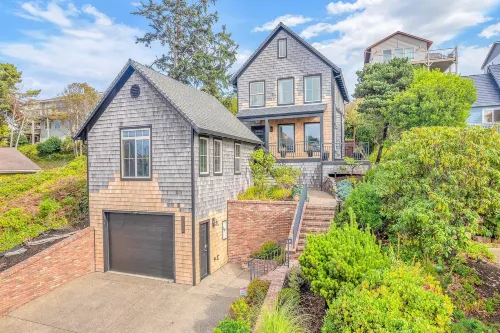 Sandy Feet Cottage & the Blacklight Game Room