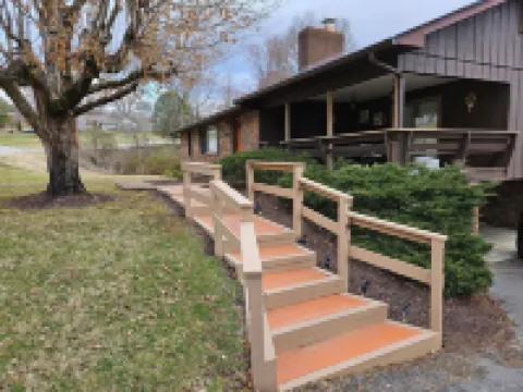 Charming 3-bedroom house with 1000sqft arcade style game room in awesome Bristol Hotels in Bristol