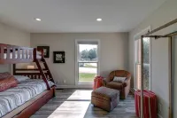 Spacious Suite with Fire Pit and Fishing Access - Charming Oasis Hotels in Clarksville