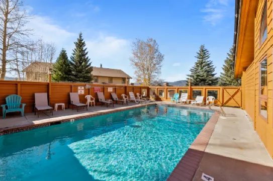 Heated Pool and Hot Tub Access - Breathtaking Scenic Getaway