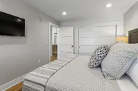 The Lofts of Brick and Mortar-City Loft |Stylish |Walk-Out Balcony |2 Kings |Parking for 2 |Downtown