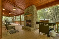 Rustic Cabin with River Access and Cozy Fire Pit - Delightful Family Retreat