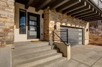 Gourmet Kitchen and Hot Tub - Amazing Mountain Escape