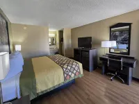 Super 8 by Wyndham Arkadelphia Caddo Valley Area Hotels in Clark County