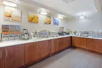Comfort Inn & Suites Wichita Northeast - Breakfast