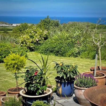 Lovely four bedroom house with spectacular panoramic views of Cornwall coastline