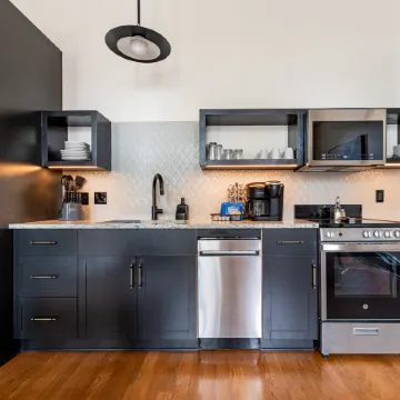 2Br Rare Find! Rooftop w/ Skyline Views | the Mayfair