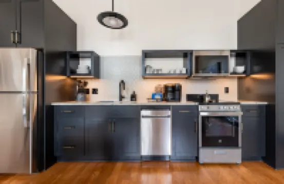2Br Rare Find! Rooftop w/ Skyline Views | the Mayfair 酒店