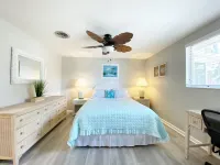 2-3 Bedroom Pool Home - 5 Minutes to Beach. Beach Gear & Bicycles Included!