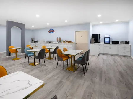 Travelodge by Wyndham Salisbury MD Отели рядом с достопримечательностью «Солсбери Скул»