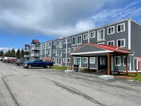 Ski-in/Ski-Out Access and Breathtaking Slope Views - Stunning Retreat