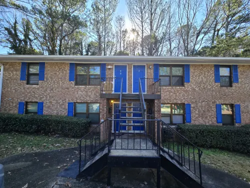 2 King Beds Near Airport - The Silver Hideaway