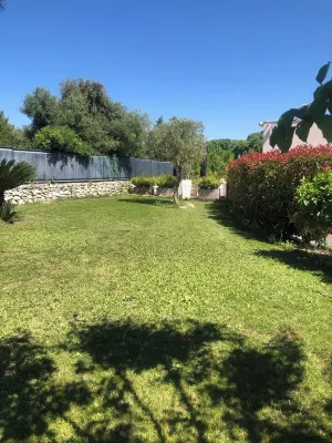 OLIVE TREES OF MAS BLUE BETWEEN NIMES AND MONTPELLIER Camping Le Garanel Sommières附近的飯店